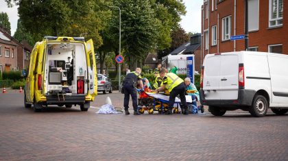 Fietsster-gewond-na-aanrijding-met-bestelbusje-op-kruising-St