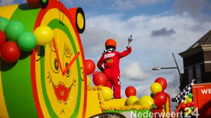 Optocht Nederweert 2014 Pinmaekers