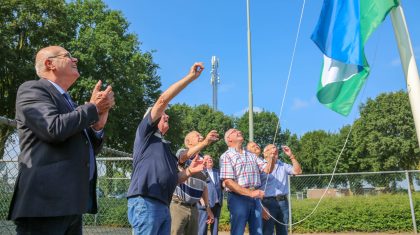 Gemeente-Nederweert-reikt-vlag-uit-aan-RKSVO-10