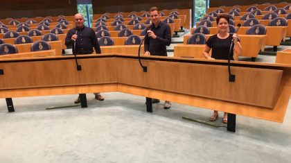 Gezin-Tullemans-op-bezoek-in-de-Tweede-Kamer