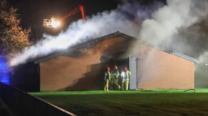 Grote-brand-in-caravanstalling-Someren-3