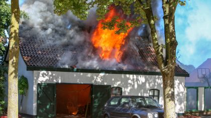 Grote-brand-in-garage-Julianastraat-Nederweert-14