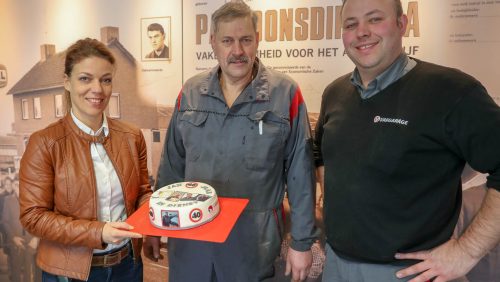 Jan-40-jaar-in-dienst-bij-Autobedrijf-van-Nieuwenhoven-Nederweert-Eind-3