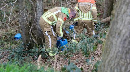 Jerrycans-gedumpt-in-sloot-Wessemerdijk-Nederweert-3