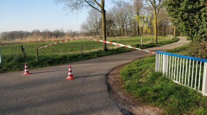 Kanaalweg-Nederweert-op-diverse-plekken-bestrooid-met-glas4