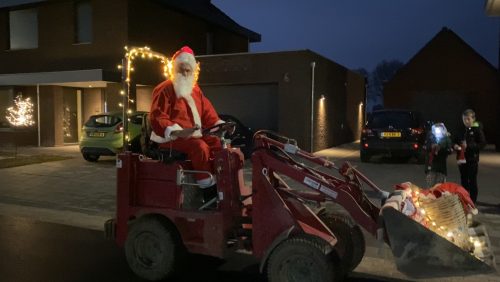 Kerstman-bezoekt-Peelderveld-kerstboom-ospel