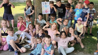 Leerlingen-De-Bongerd-in-actie-tegen-hondenpoep2