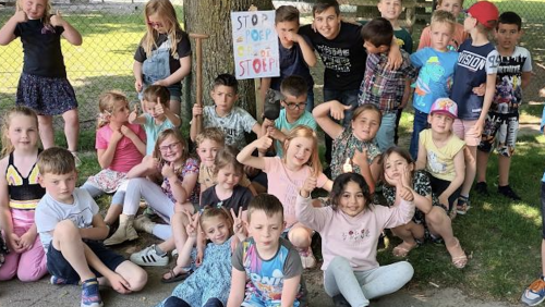 Leerlingen-De-Bongerd-in-actie-tegen-hondenpoep2