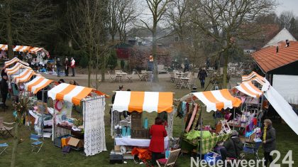 Lente Fair op Schoor aan frisse kantLente fair op Schoor vandaag was aan de frisse kant maar voor de bezoekers was het een gemoedelijk bij elkaar komen.Lekker slenteren langs de diverse kraampjes waar ze o.a. woonaccessoires, plantjes, servies en delicatessen verkochten.