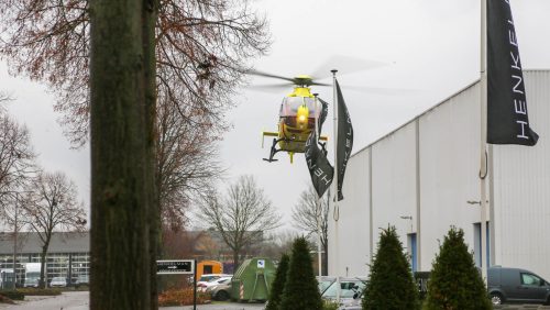 Man-valt-van-het-dak-Doemesweg-Weert-2