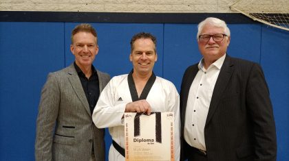 Marcel-Vossen-geslaagd-voor-6e-Dan-taekwondo