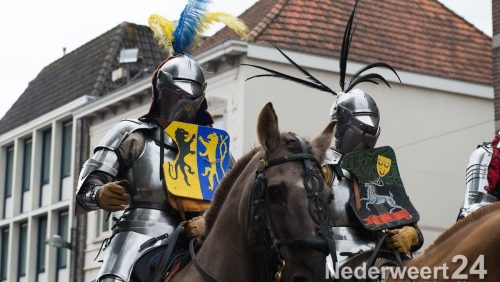 Vandaag was de officiële viering van 600 jaar Stad Weert. Na de Hoogmis in de St. Martiunuskerk werd de Akte 1414 ondertekend door Burgemeester Heijmans.