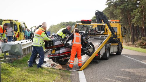 Motorrijder-botst-tegen-vangrail-op-A2-2