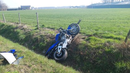 Motorrijder-onderuit-en-in-de-sloot-in-Kelpen-Oler-7