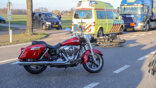 Motorrijders-ten-val-Dorpsstraat-Leveroy-5