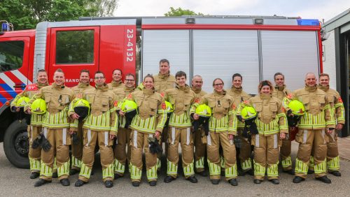 Nieuwe-bluspakken-brandweer-Nederweer-1