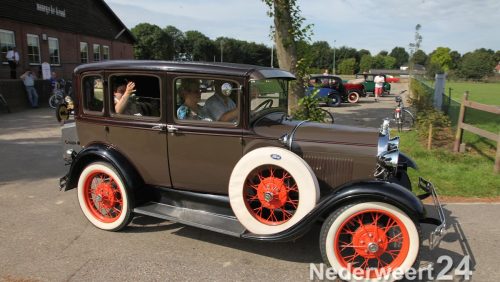 toertocht Oldtimer en Classic Car Club Heel