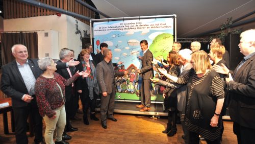 Ondertekening samenwerking Jeugdhulp Noord- en Midden-Limburg (symbolisch voor allen, Lucien Peeters