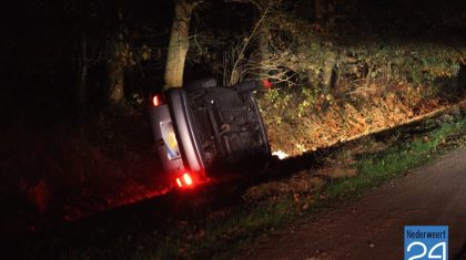 Auto in de sloot Caluna Heythuysen