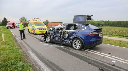 Ongeval-Tesla-vrachtwagen-Schaapsbrug-Heibloem-4