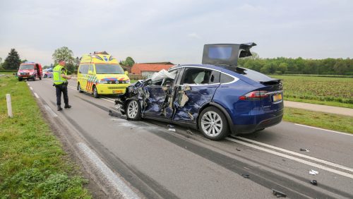 Ongeval-Tesla-vrachtwagen-Schaapsbrug-Heibloem-4