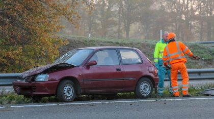 Ongeval-auto-vangrail-A2-Kelpen-Oler-4