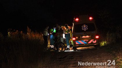 Fietser ten val langs kanaal Wessem-Nederweert