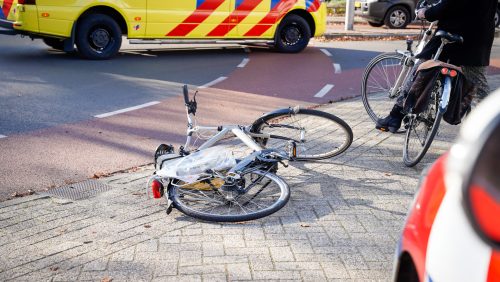 Ongeval-fietser-rotonde-Maaspoort-Graafschap-Hornelaan-2