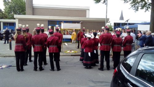 Ook-de-parochie-Ospel-beeindigt-Sacramentsprocessie