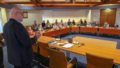 Plusklas-OBS-de-Klimop-naar-gemeentehuis-Nederweert-8