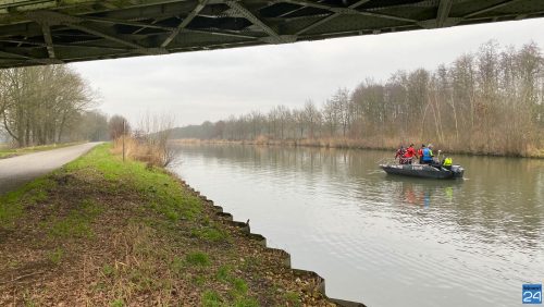 Politie-dregt-naar-sporen-vermiste-vrouw-kanaal-Nederweert-3