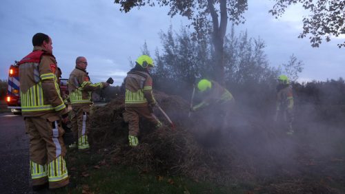 Rook-van-hoop-gras-op-Hulsen-in-Nederweert