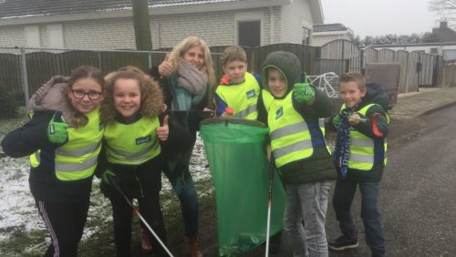 Scholen-in-Nederweert-aan-de-slag-met-zwerfafval2