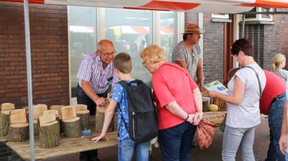 Stichting-Bij-ZZZaak-op-braderie-Nederweert-1-2