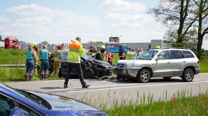 Twee-autos-botsen-op-Wetering-N266-in-Nederweert-2