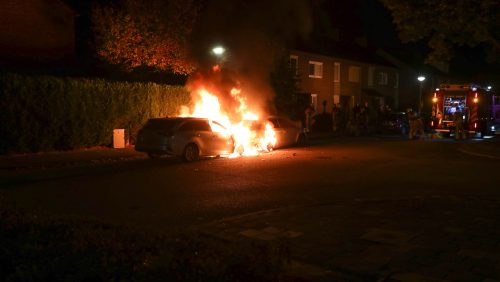 Twee-autos-uitgebrand-Weverstraat-in-Weert-3