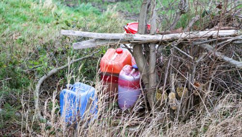 Vaatjes-gedumpt-Leveroysedijk-5