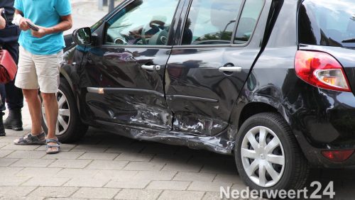 Ongeval St Jozefslaan Weert met twee personen auto's