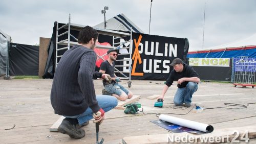 In Ospel worden de laatste vorbereidingen getroffen voor Moulin Bleus 2014. Op de camping wordt de luch bereid of gewoon chillen voor de tent. Op het terrein wordt hard gewerkt aan de laatste voorbereiding. Vanmiddag vanaf vijf uur barst het feest los en wordt er genoten van al het moois de bleus te bieden heeft.’