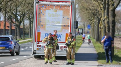 Vrachtwagen-met-vastgelopen-remmen-op-A2-2