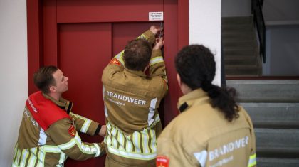 Vrouw-vast-in-lift-Staat-Nederweert-1