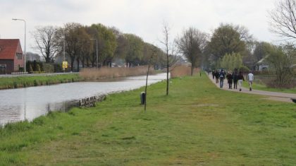 Vanaf de Niesakkerbrug vervolgt de weg zich over Hoeve muv de 7km route