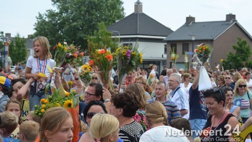 Intocht wandelvierdaagse Nederweert op Raadhuisplein