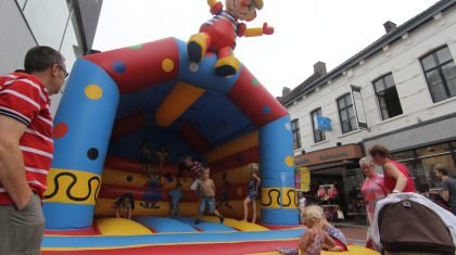 Weerbestendig-Springkussenfestival-koopzondag-Weert