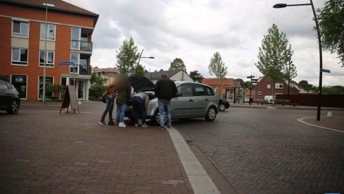 auto-op-paaltje-vijfsprong-Budschop-6038