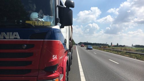 klapband-vrachtwagen-gevaarlijke-stoffen-A2-Weginspecteur-Ron