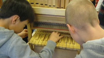 orgelbouwers-op-school-De-Schrank-in-Ospel4