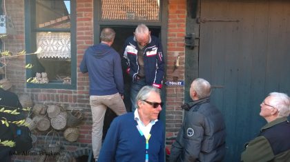 voetbalveteranen-bezoeken-dorpskern-nederweert